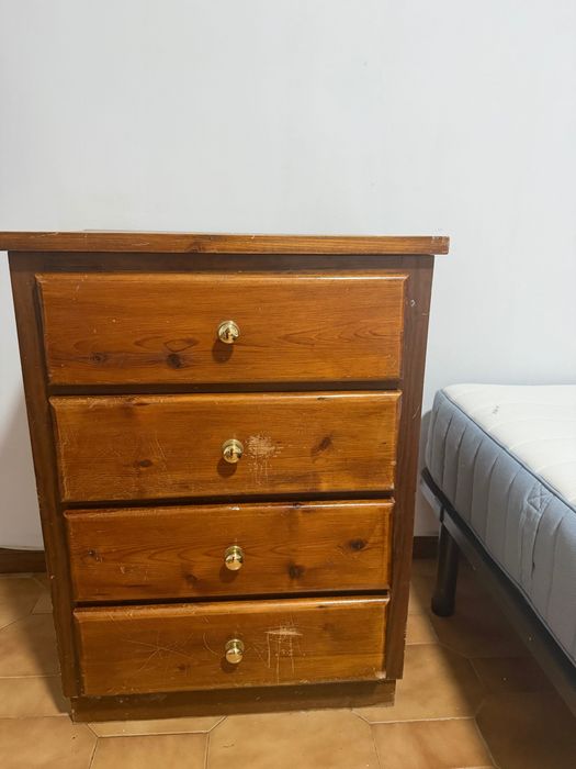 Cómoda de Madeira