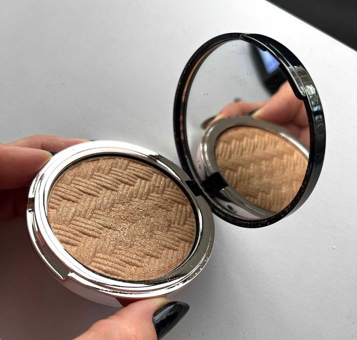 Affect shine on rozświetlacz highlighter Golden Hour