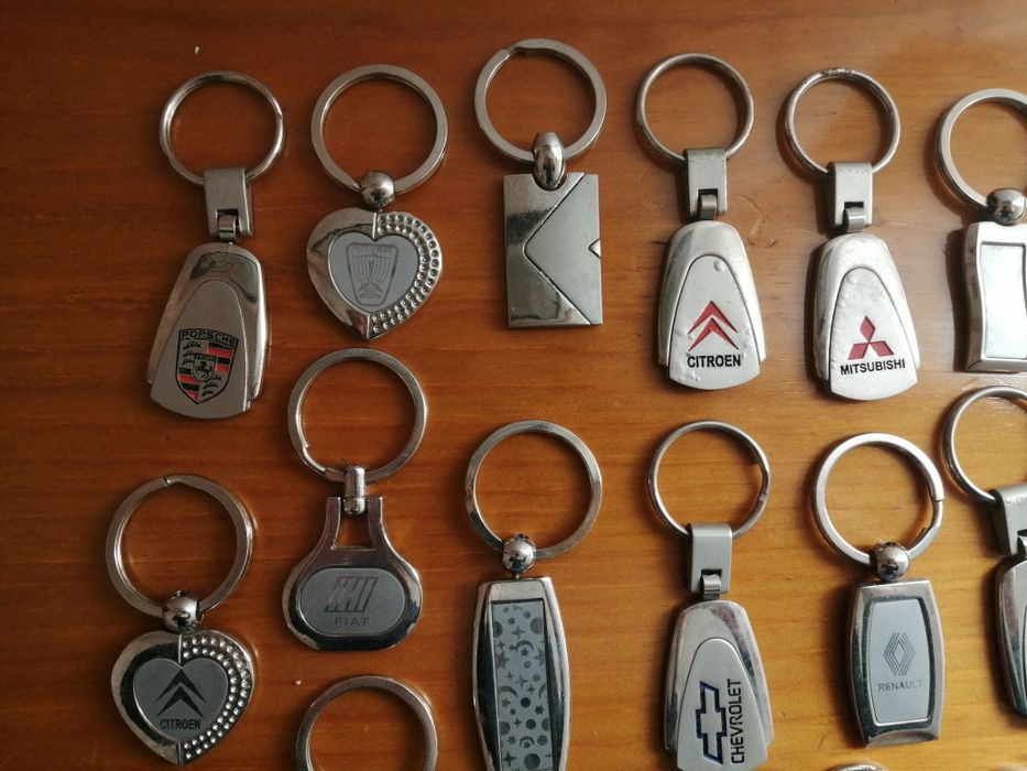 Lote de 23 porta-chaves metálicos