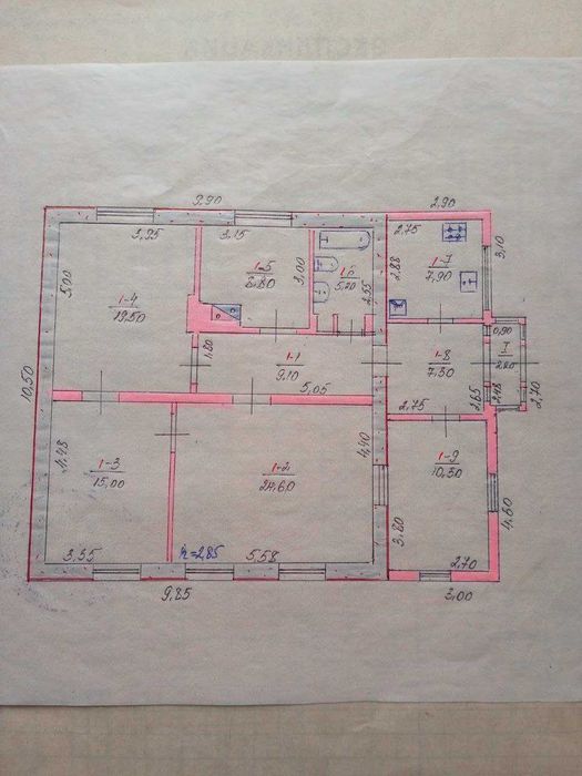 Продам цегляний будинок у центрі Дергачів з частковим ремонтом.