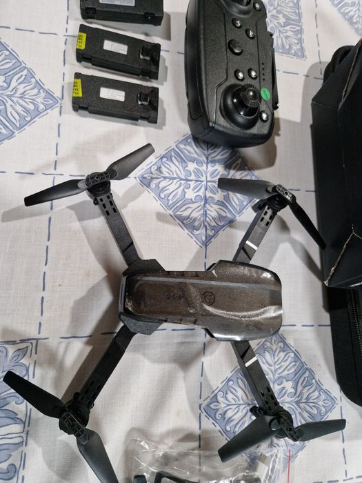 Drone Pro  com câmaras duplas e 3 baterias  . Novo