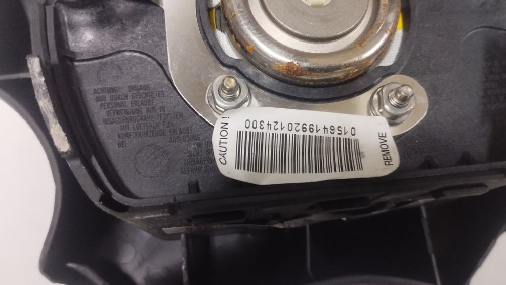 Airbag do volante do Peugeot 306 break.