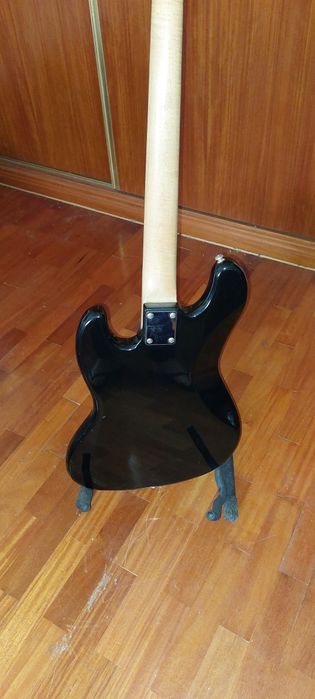 Conjunto Baixo + Amplificador Harley Benton