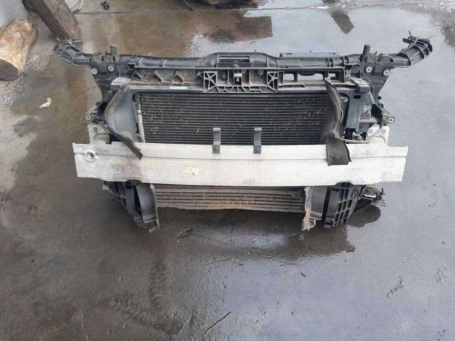 Audi A1 8X 1.6 TDI - pas przedni belka chłodnice KOMPLET