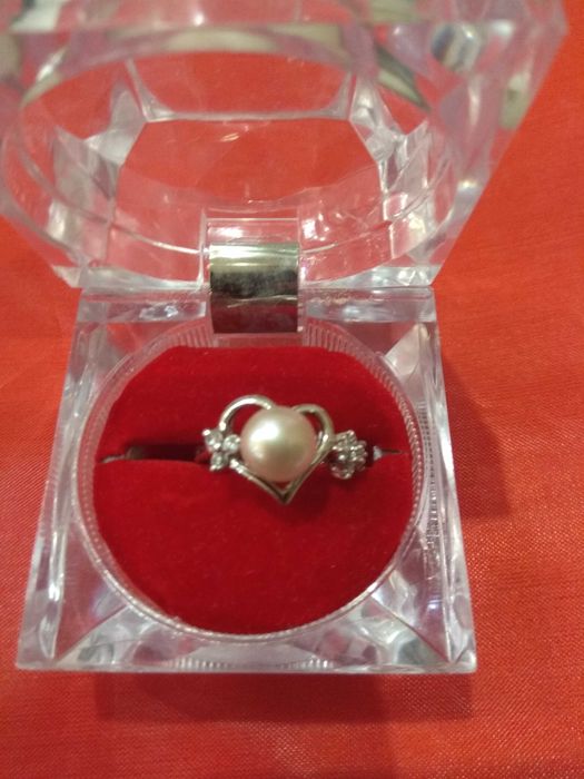 Новый комплект из серебра: кольцо и сережки с морским жемчугом