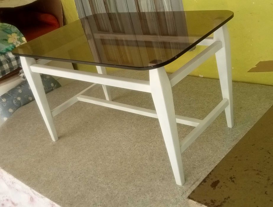 Mesa de Sala de estar em Madeira e vidro fosco