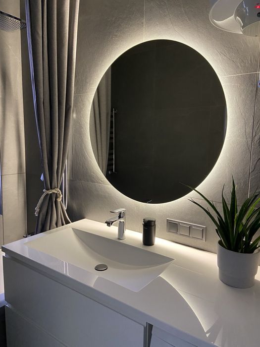 Зеркало с фоновой подсветкой. Дзеркало кругле з фоновою підсвіткою