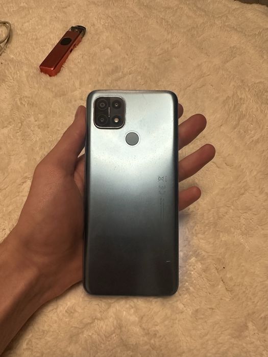 Телефон Oppo.