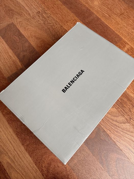 Продам кроссовки Balenciaga