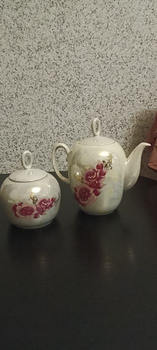 Наборы: (Чайник и Сахарница)