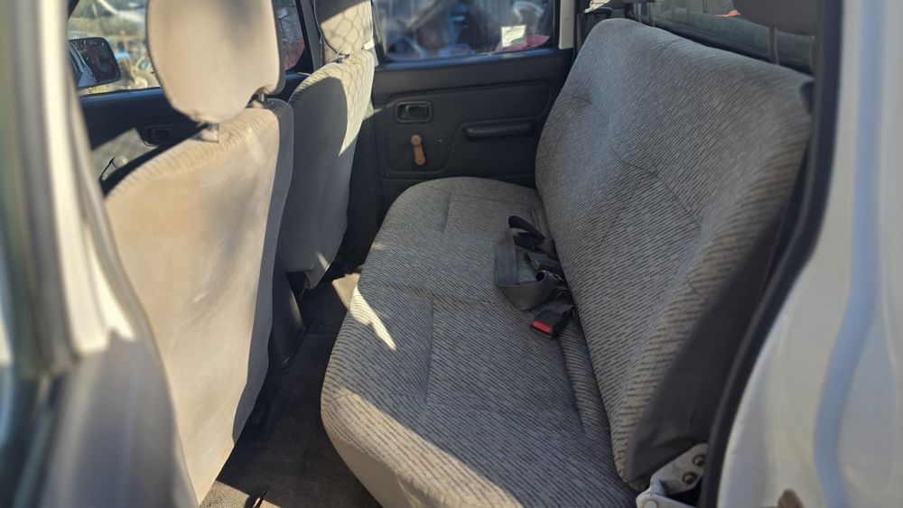 Nissan Pick up 2.5 D Canibe dupla 5 Lugares