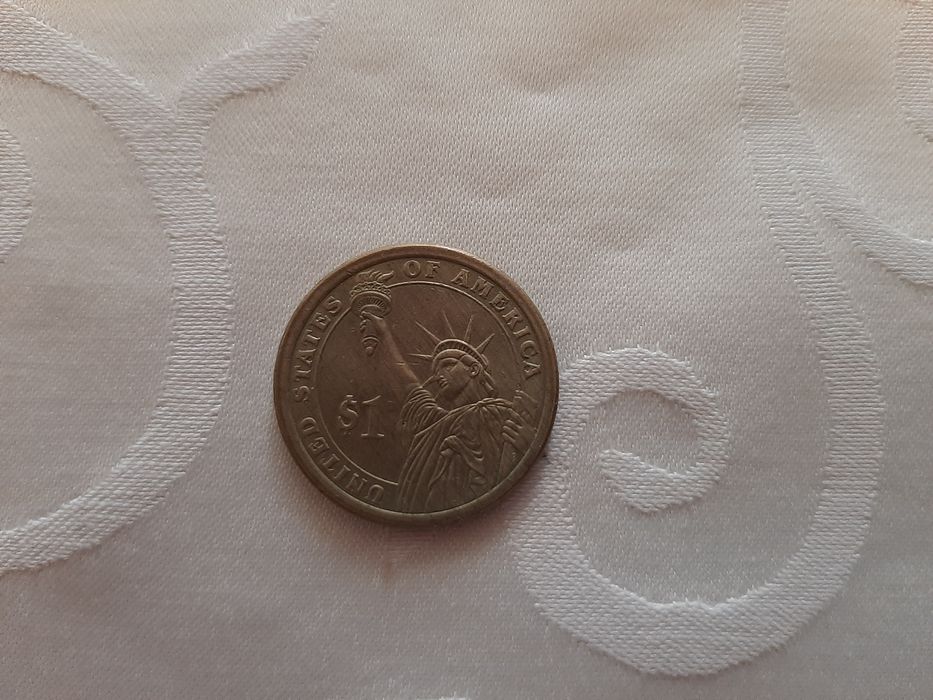 Продам ходовую монету 1 доллар 2010D года.Цена 200 гривен.