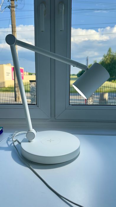 НИМОНА. Настольная лампа с зарядным устройством индукционный, белый.