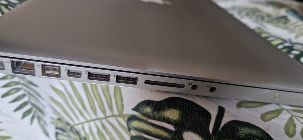 Vendo McBook Pro como novo com ótima potência leitor e tranformador cd64284458938243122