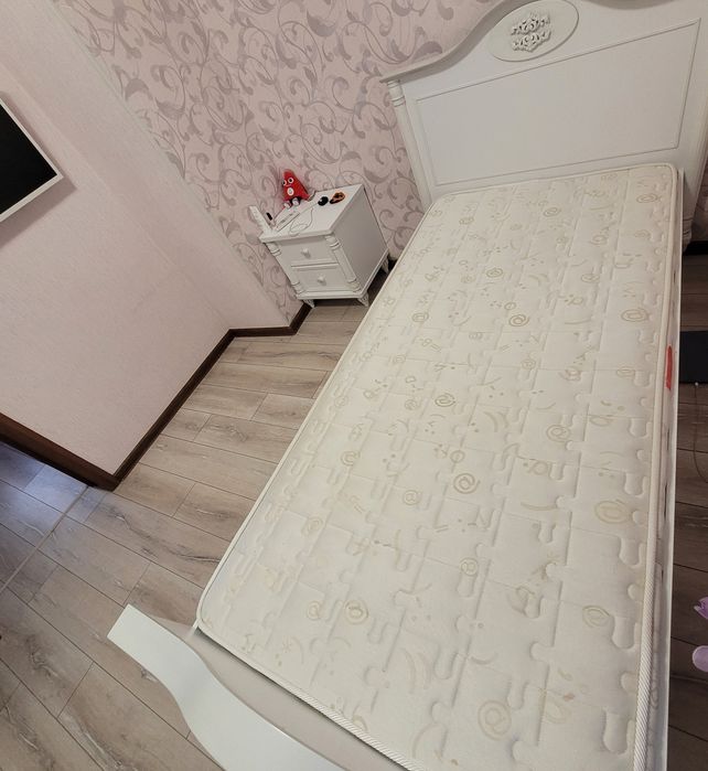 Продам спальный гарнитур для девочки!!!