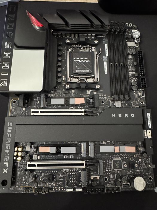 ASUS ROG crosshair X870E hero