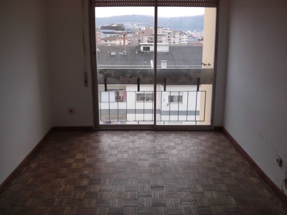Vendo T2 em Maximinos (A 2 passos da Estação de Comboios) – Direto ao Particular
