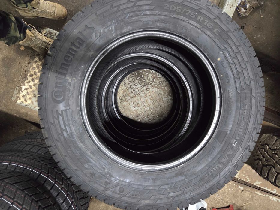 Opony nowe wielosezonowe Continental z 25 r. 205/75 R16 C.