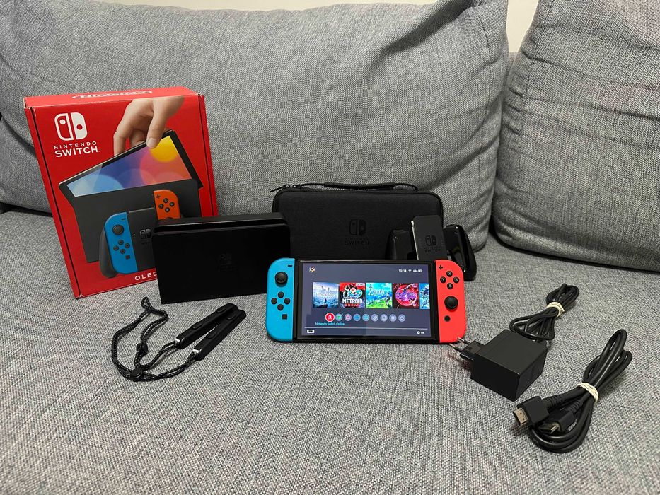 Nintendo Switch OLED + pokrowiec