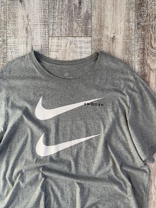 Футболка Nike Swoosh