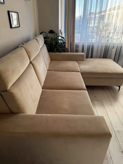 Beżowy narożnik zamsz