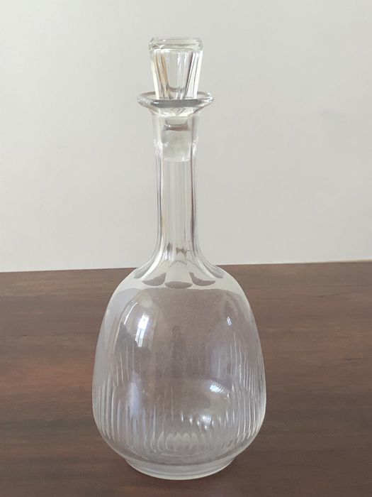 Antiga garrafa para licor ou outro, em vidro, dos anos 50. Sem falhas