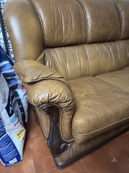 Sofa Antigo em couro