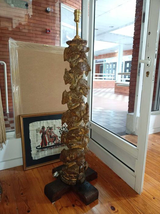 Candeeiro Pé Madeira Talhada