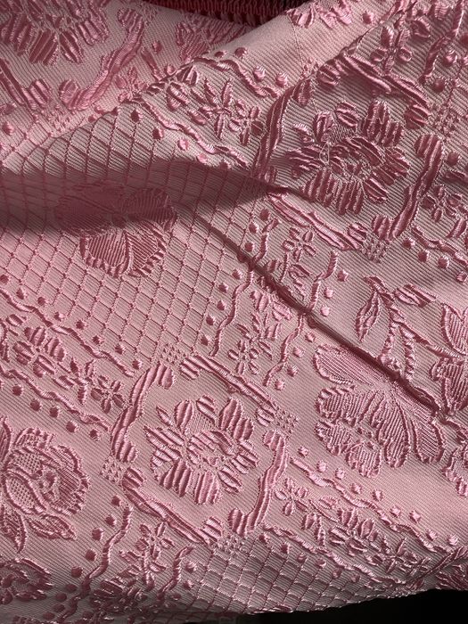 Pink floral-patterned blanket431666438415339521