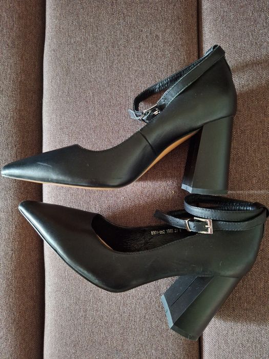 Шкіряні туфлі від Estro, 37 р.