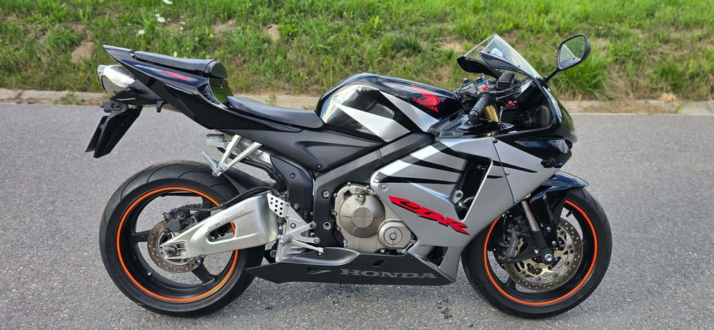 Honda CBR 600RR PC37