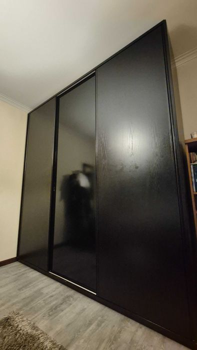 **Quarto Moderno em Excelente Estado – Aproveite!**