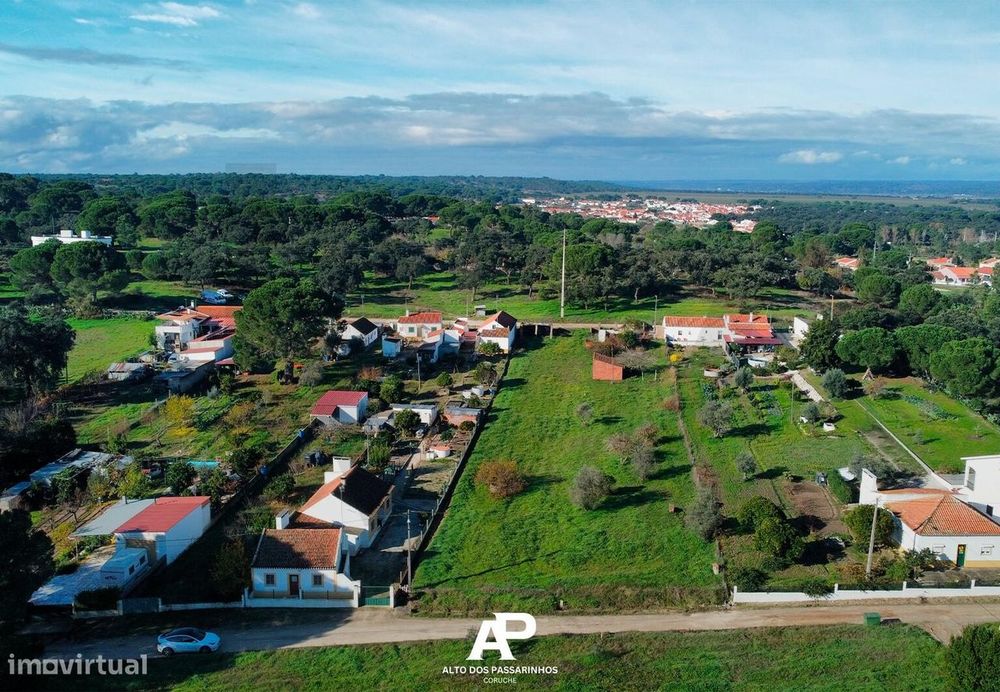 Moradia independente à venda no Alto dos passarinhos, Couço