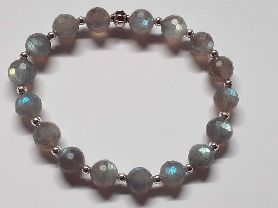 Bransoletka z fasetowanego labradorytu i srebra - biżuteria z kamieni