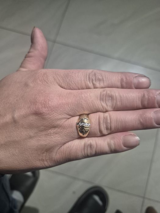 Złoty pierścionek z cyrkoniami próba 585