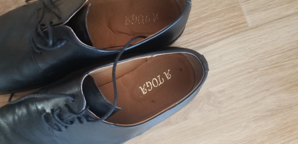 Vendo fato de universitário masculino completo.   Lusofona