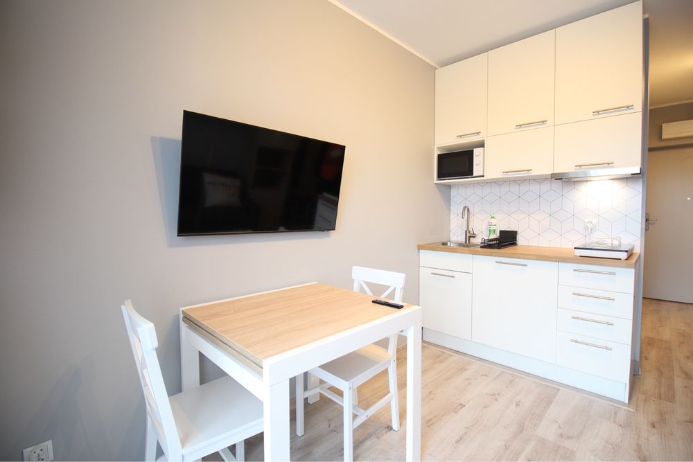 PL/RU/ENG Kawalerka w apartamientowcu/Blisko WSB/Całość 2600zł