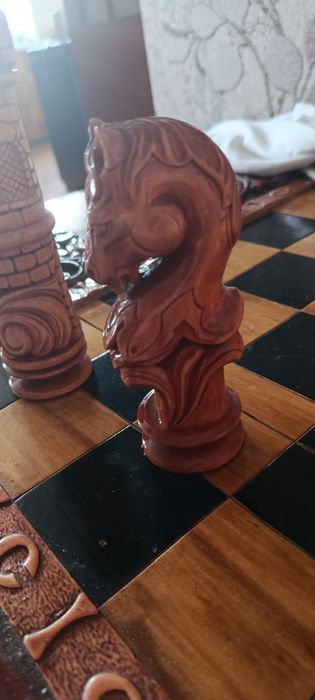 Продам шахматы ручной работы.