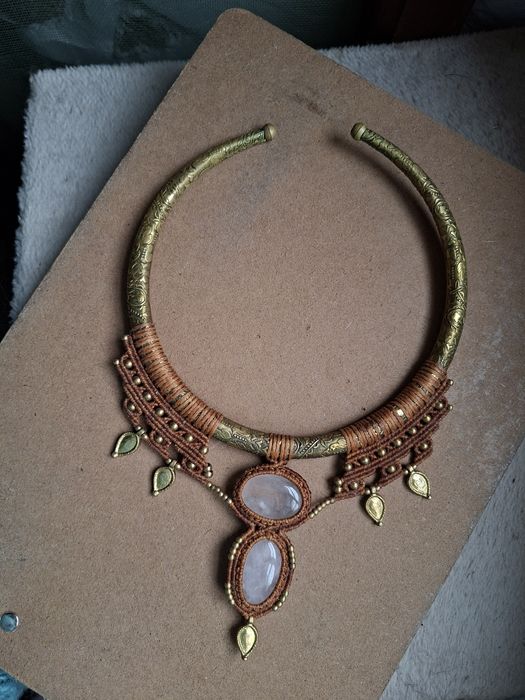 Gargantilha macramé