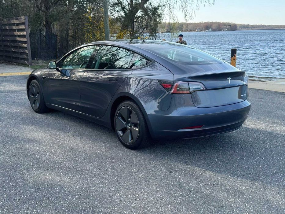 Tesla Model 3 Long Range      2021