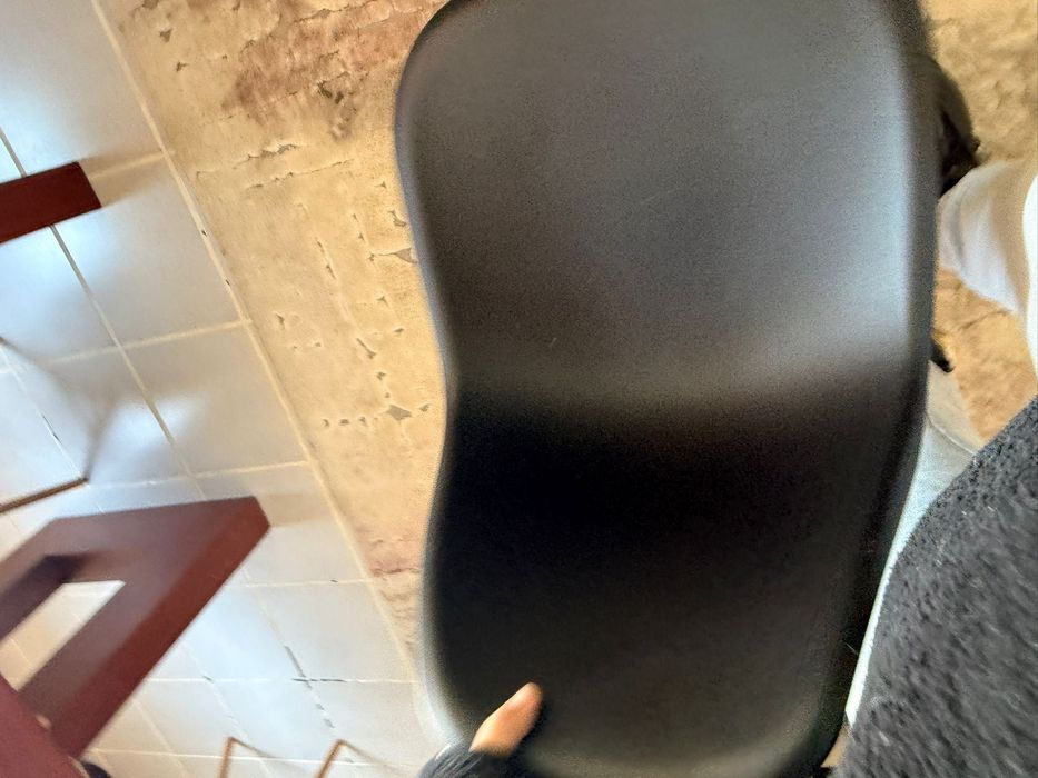 Cadeiras Plástico e Madeira