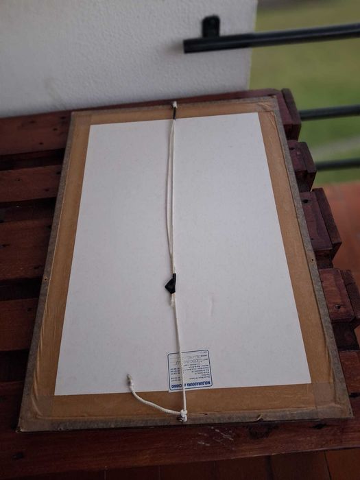 Espelho com moldura castanha