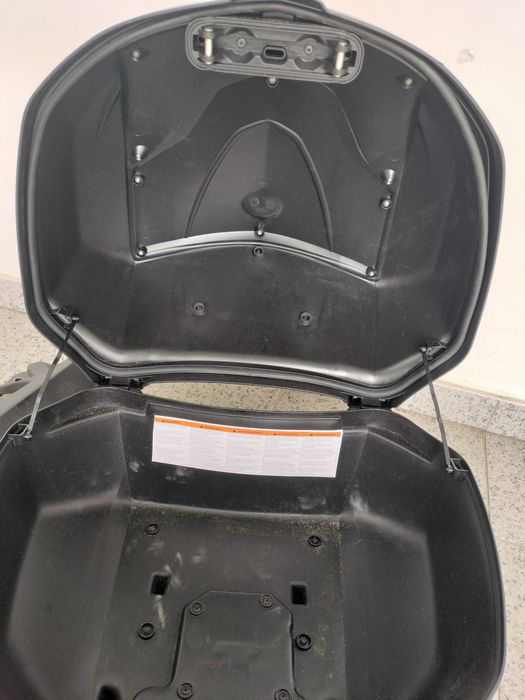 Top Case Yamaha com suporte para moto da marca Yamaha