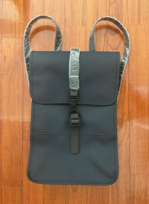 Mochila azul da Rains - NOVA