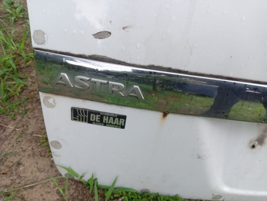 Opel Astra h lift  kombi tylna klapa