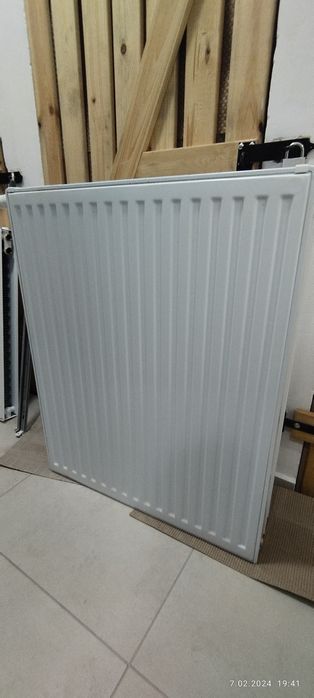 Grzejniki - nowe z regulatorem temperatury i uchwytami