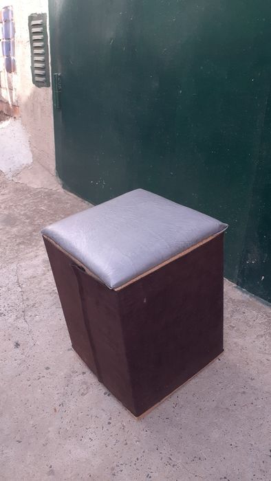 Продаю  стільці.