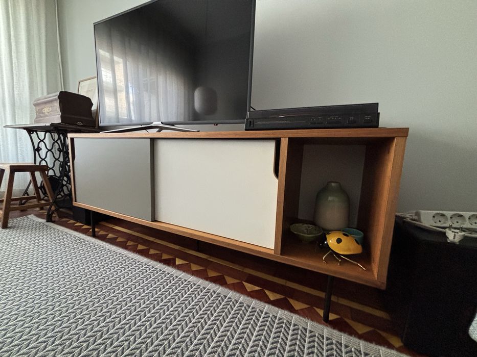 Móvel de TV / Sideboard com arrumação