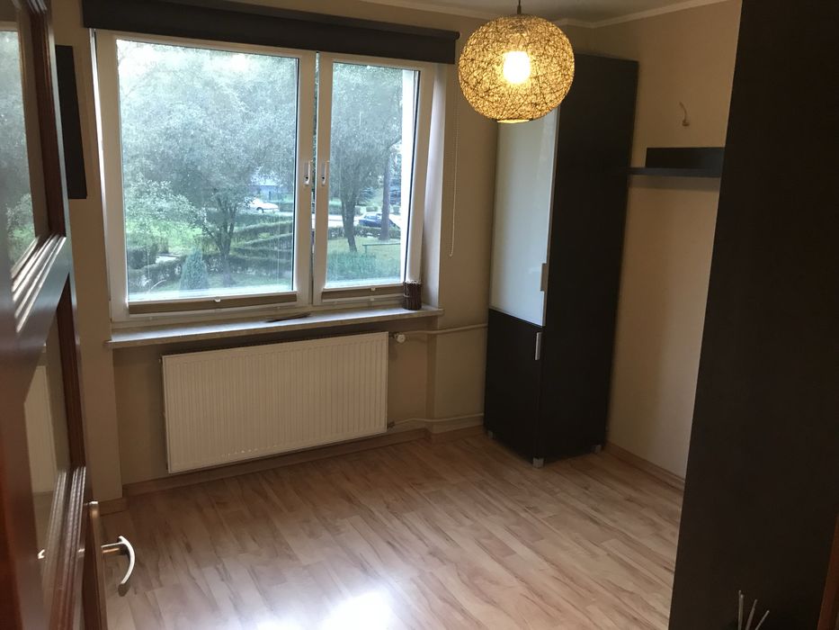 1 piętro, tramwaj, widok na park, 2 pokoje