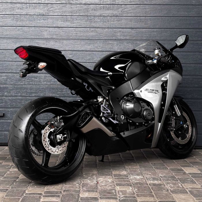 Продам мотоцикл Honda CBR1000RR (0147)